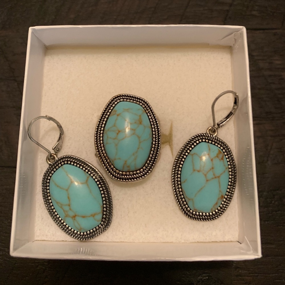 Gorgeous turquoise earrings & ring set